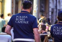 Chat tra agenti della Polizia Locale di Roma: alcuni boicottano il Green Pass: “È come la Stella gialla durante il nazismo”
