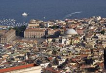 Napoli, turista rapinato: due uomini arrestati dalla Polizia Locale